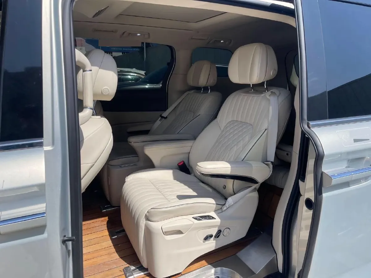 2022 Voyah Dream 1.5T 136HP L4 PHEV 25.57KWH,autocango,china used car exporter,china ev exporter,chinese used car exporter,chinese used ev exporter