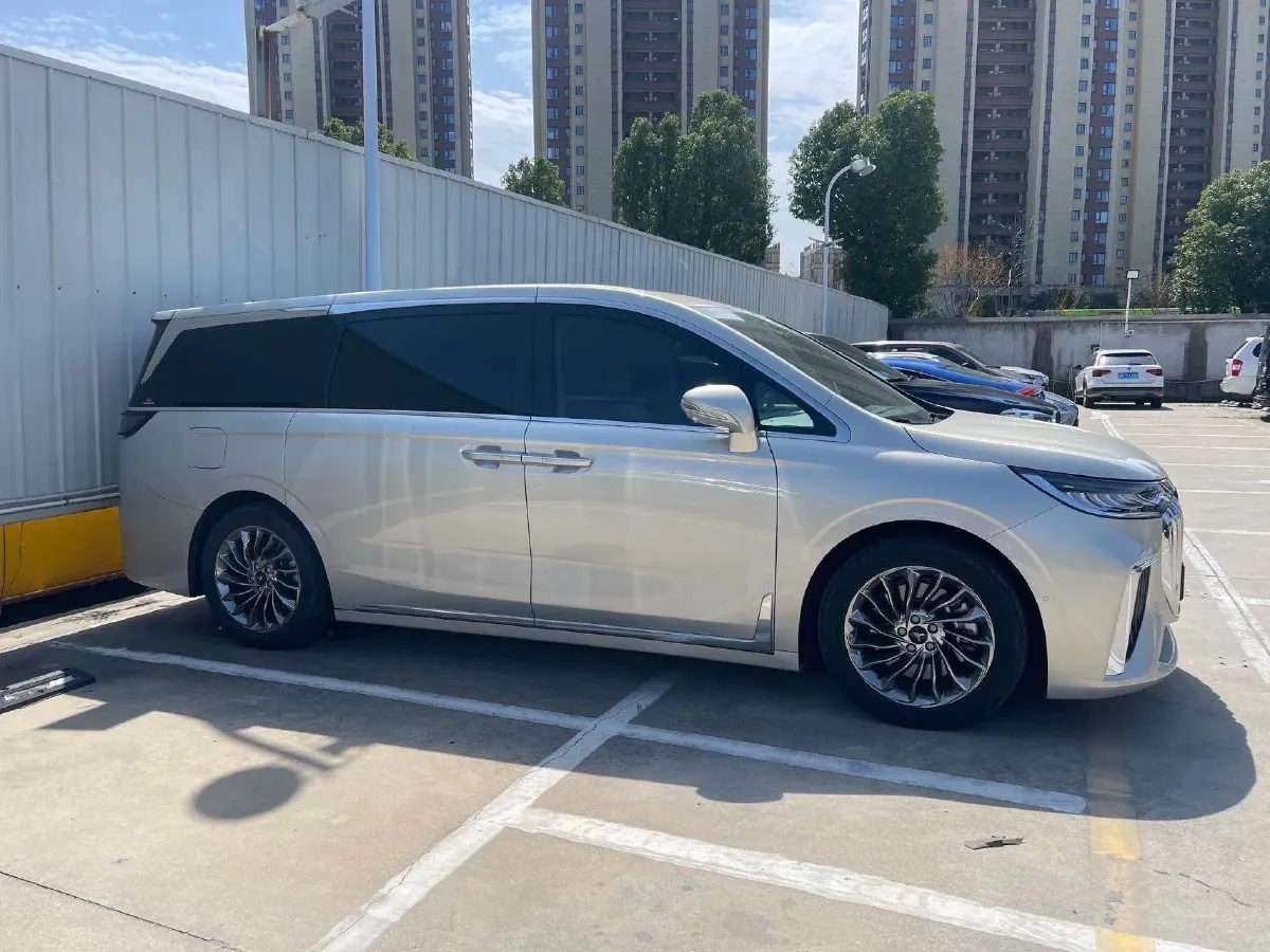 2022 Voyah Dream 1.5T 136HP L4 PHEV 25.57KWH,autocango,china used car exporter,china ev exporter,chinese used car exporter,chinese used ev exporter