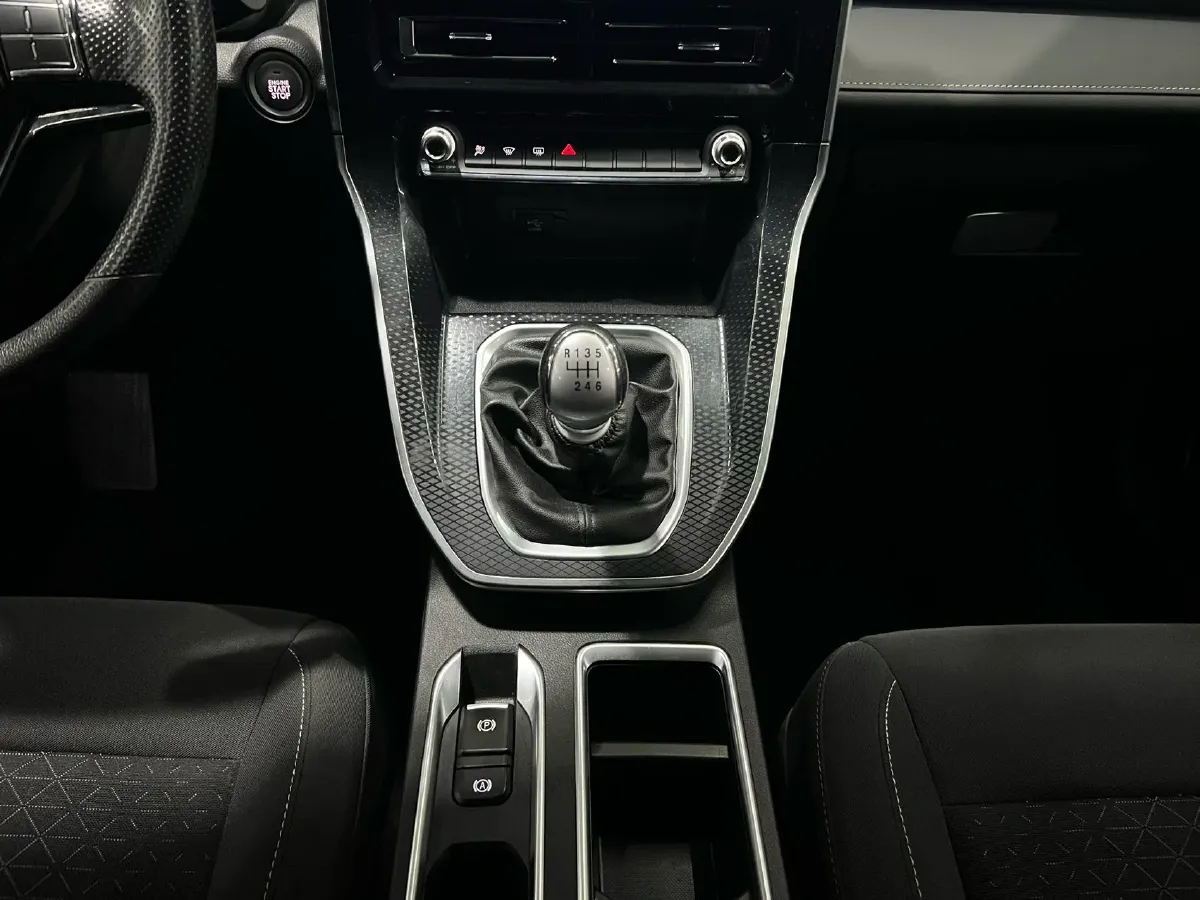 2021 Haval M6 1.5T 150HP L4 6MT,autocango,china used car exporter,china ev exporter,chinese used car exporter,chinese used ev exporter