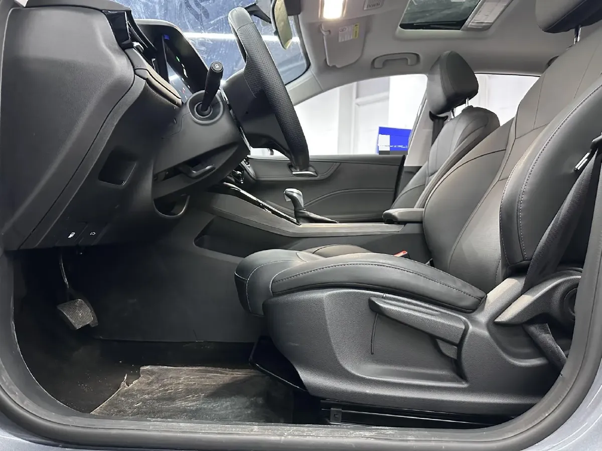 2026 Roewe i5 1.5L 129HP L4 CVT,autocango,china used car exporter,china ev exporter,chinese used car exporter,chinese used ev exporter