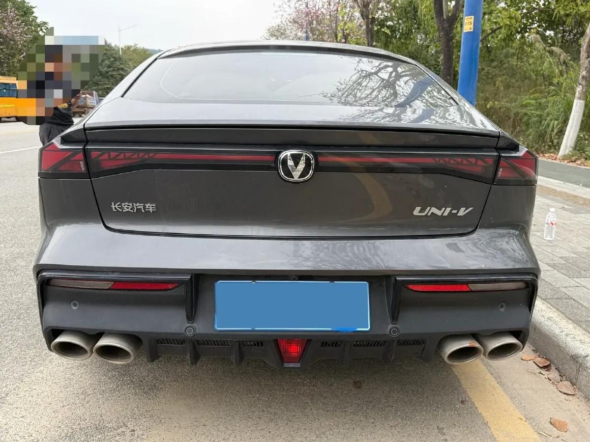 2023 ChangAn UNI-V 1.5T 188HP L4 7DCT,autocango,china used car exporter,china ev exporter,chinese used car exporter,chinese used ev exporter