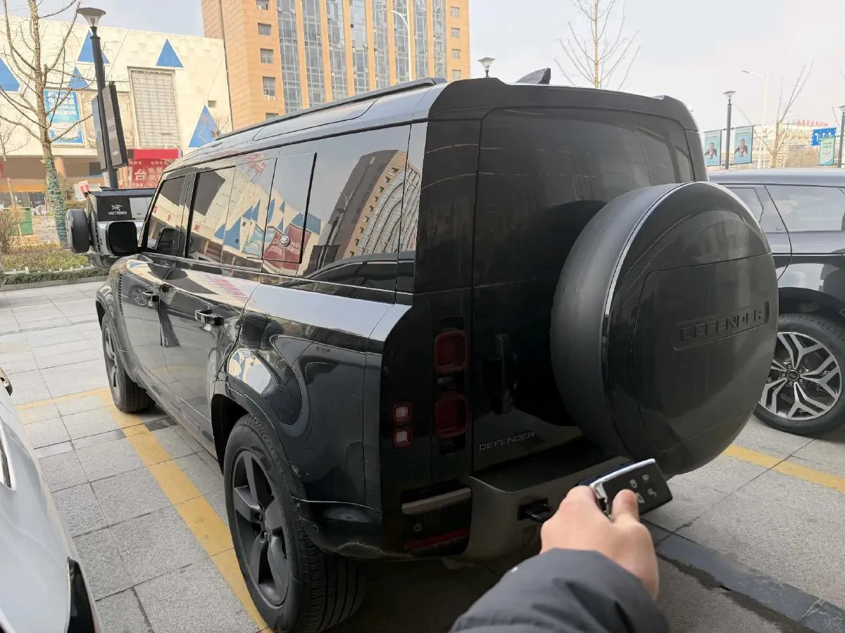 2024 Land Rover Defender 3.0T 400HP L6 8AT,autocango,china used car exporter,china ev exporter,chinese used car exporter,chinese used ev exporter