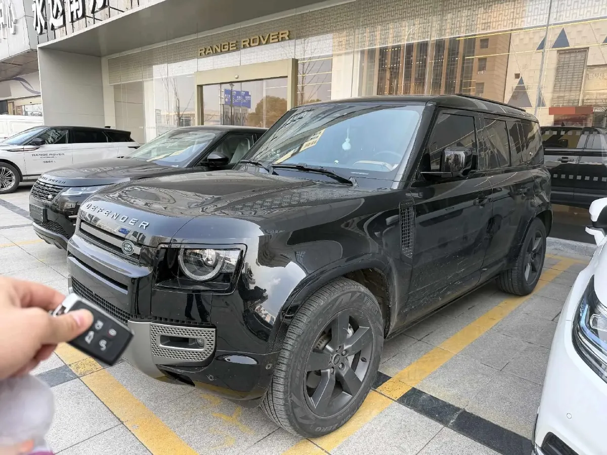 2024 Land Rover Defender 3.0T 400HP L6 8AT,autocango,china used car exporter,china ev exporter,chinese used car exporter,chinese used ev exporter