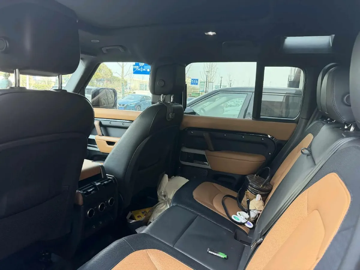 2024 Land Rover Defender 3.0T 400HP L6 8AT,autocango,china used car exporter,china ev exporter,chinese used car exporter,chinese used ev exporter