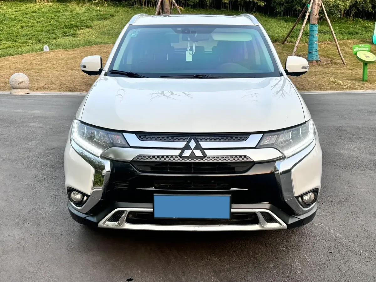2019 Mitsubishi Outlander 2.4L 192HP L4 CVT,autocango,china used car exporter,china ev exporter,chinese used car exporter,chinese used ev exporter