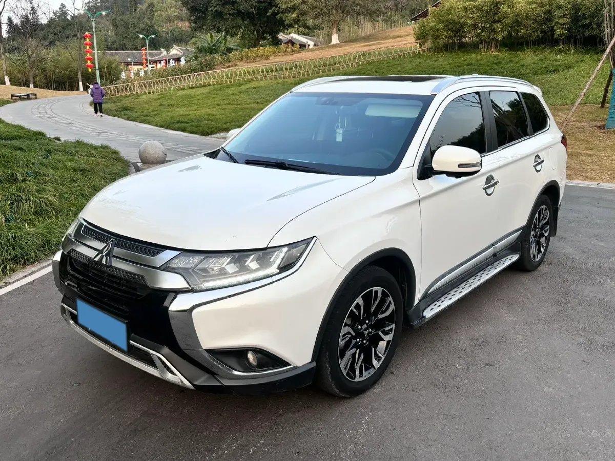 2019 Mitsubishi Outlander 2.4L 192HP L4 CVT,autocango,china used car exporter,china ev exporter,chinese used car exporter,chinese used ev exporter