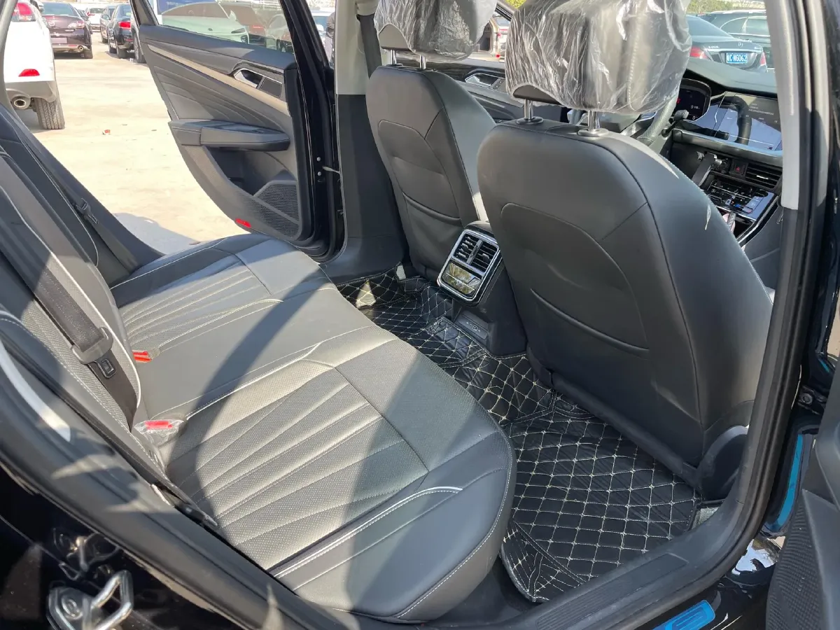 2024 Volkswagen Passat 2.0T 220HP L4 7DCT,autocango,china used car exporter,china ev exporter,chinese used car exporter,chinese used ev exporter