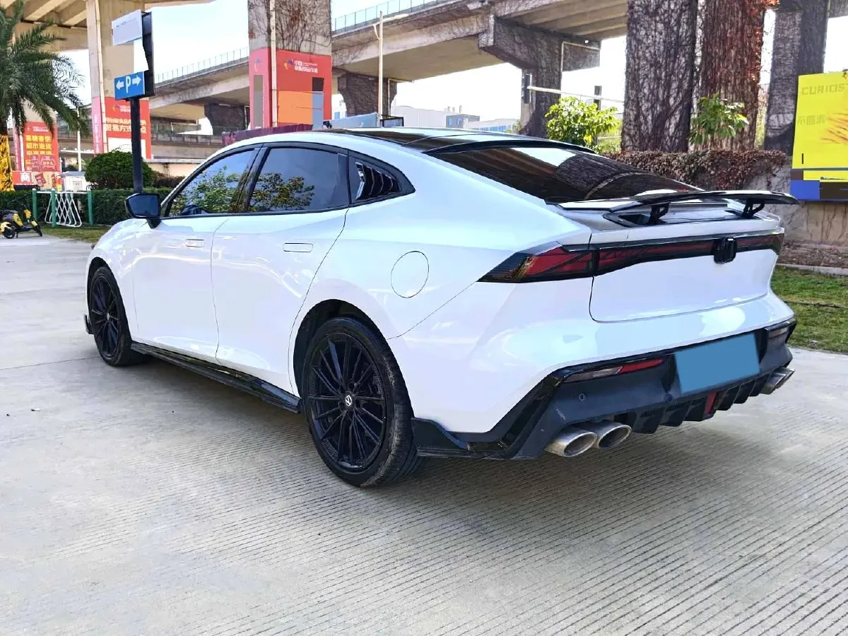 2022 ChangAn UNI-V 1.5T 188HP L4 7DCT,autocango,china used car exporter,china ev exporter,chinese used car exporter,chinese used ev exporter