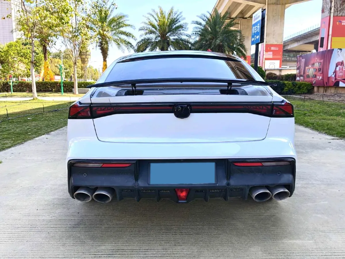 2022 ChangAn UNI-V 1.5T 188HP L4 7DCT,autocango,china used car exporter,china ev exporter,chinese used car exporter,chinese used ev exporter