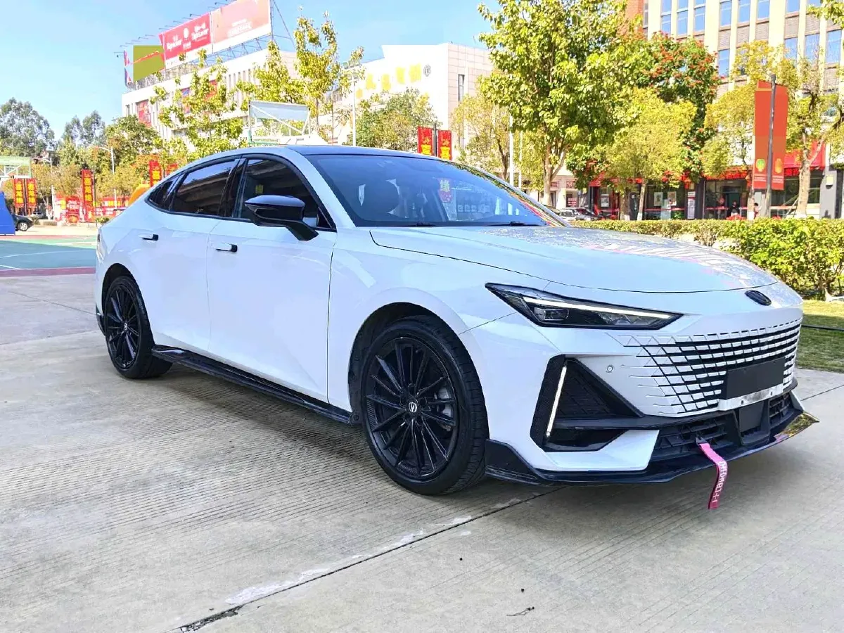 2022 ChangAn UNI-V 1.5T 188HP L4 7DCT,autocango,china used car exporter,china ev exporter,chinese used car exporter,chinese used ev exporter