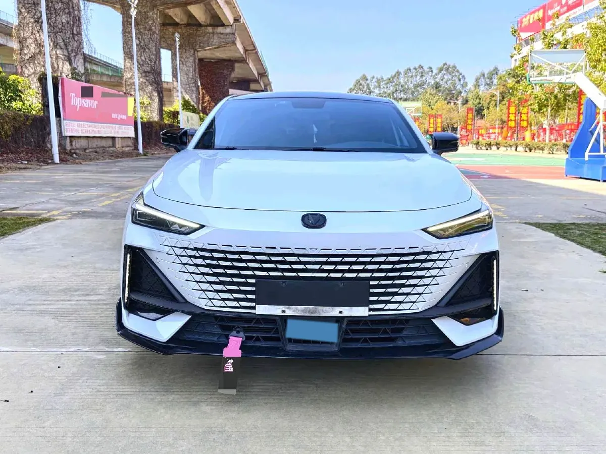 2022 ChangAn UNI-V 1.5T 188HP L4 7DCT,autocango,china used car exporter,china ev exporter,chinese used car exporter,chinese used ev exporter