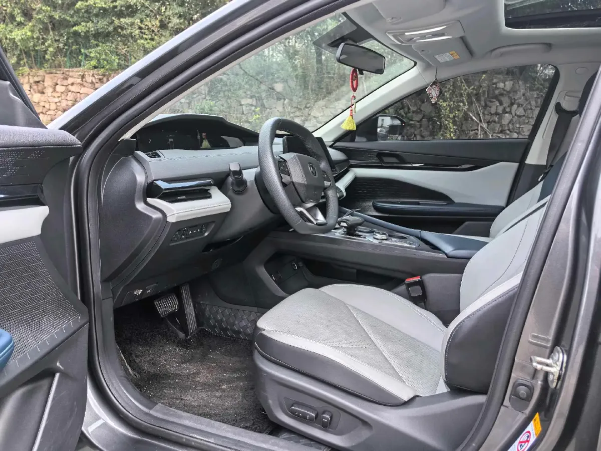 2023 ChangAn UNI-V iDD 1.5T 170HP L4 6TCT PHEV 18.4KWH,autocango,china used car exporter,china ev exporter,chinese used car exporter,chinese used ev exporter