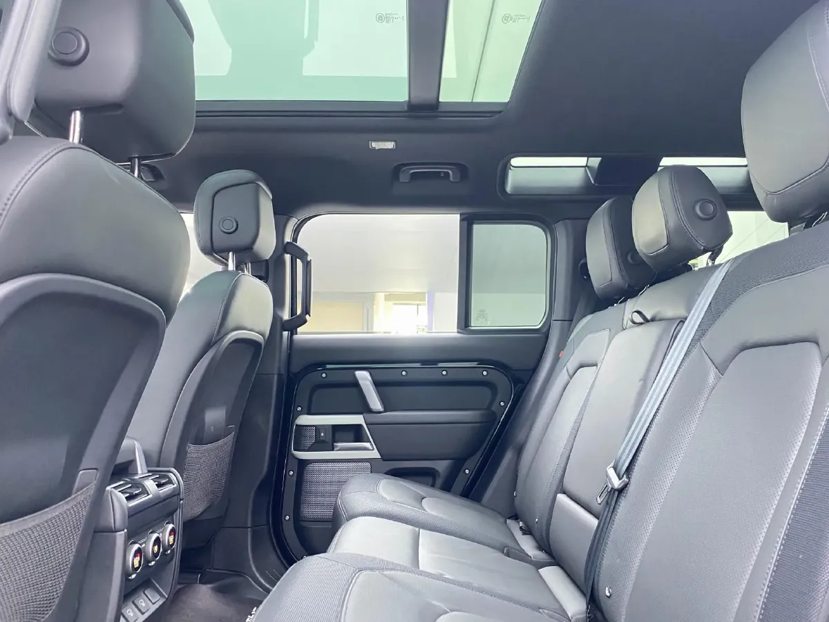 2024 Land Rover Defender 3.0T 400HP L6 8AT,autocango,china used car exporter,china ev exporter,chinese used car exporter,chinese used ev exporter