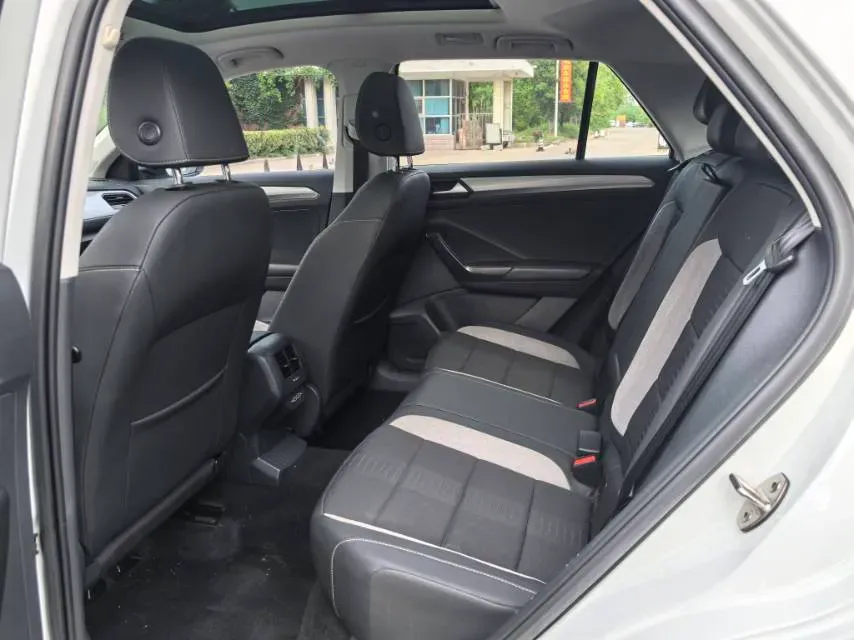 2022 Volkswagen T-Roc 1.4T 150HP L4 7DCT,autocango,china used car exporter,china ev exporter,chinese used car exporter,chinese used ev exporter