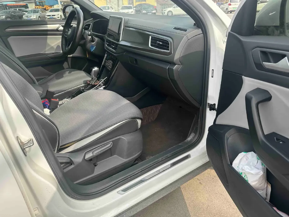 2023 Volkswagen T-Roc 1.5T 160HP L4 7DCT,autocango,china used car exporter,china ev exporter,chinese used car exporter,chinese used ev exporter