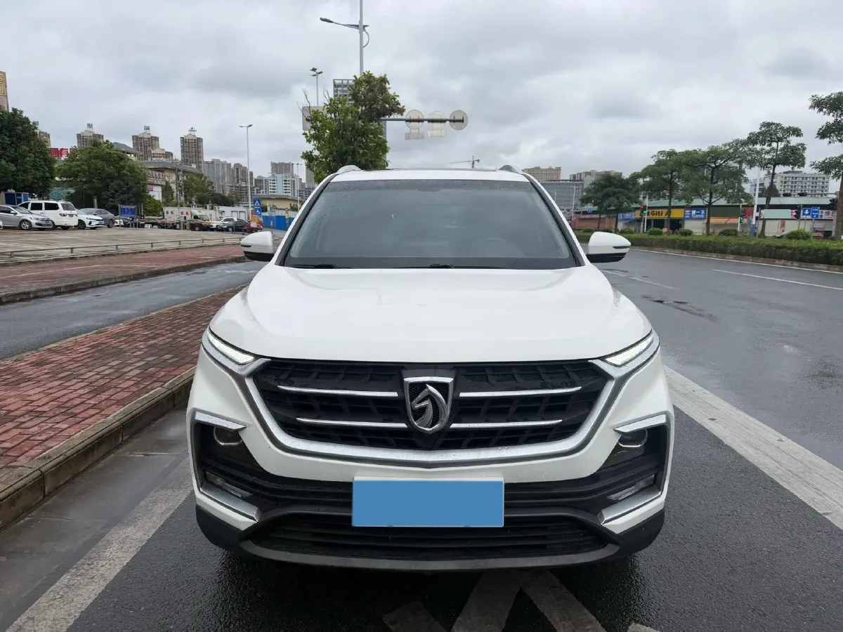 2018 BaoJun 530 1.5T 150HP L4 6DCT,autocango,china used car exporter,china ev exporter,chinese used car exporter,chinese used ev exporter