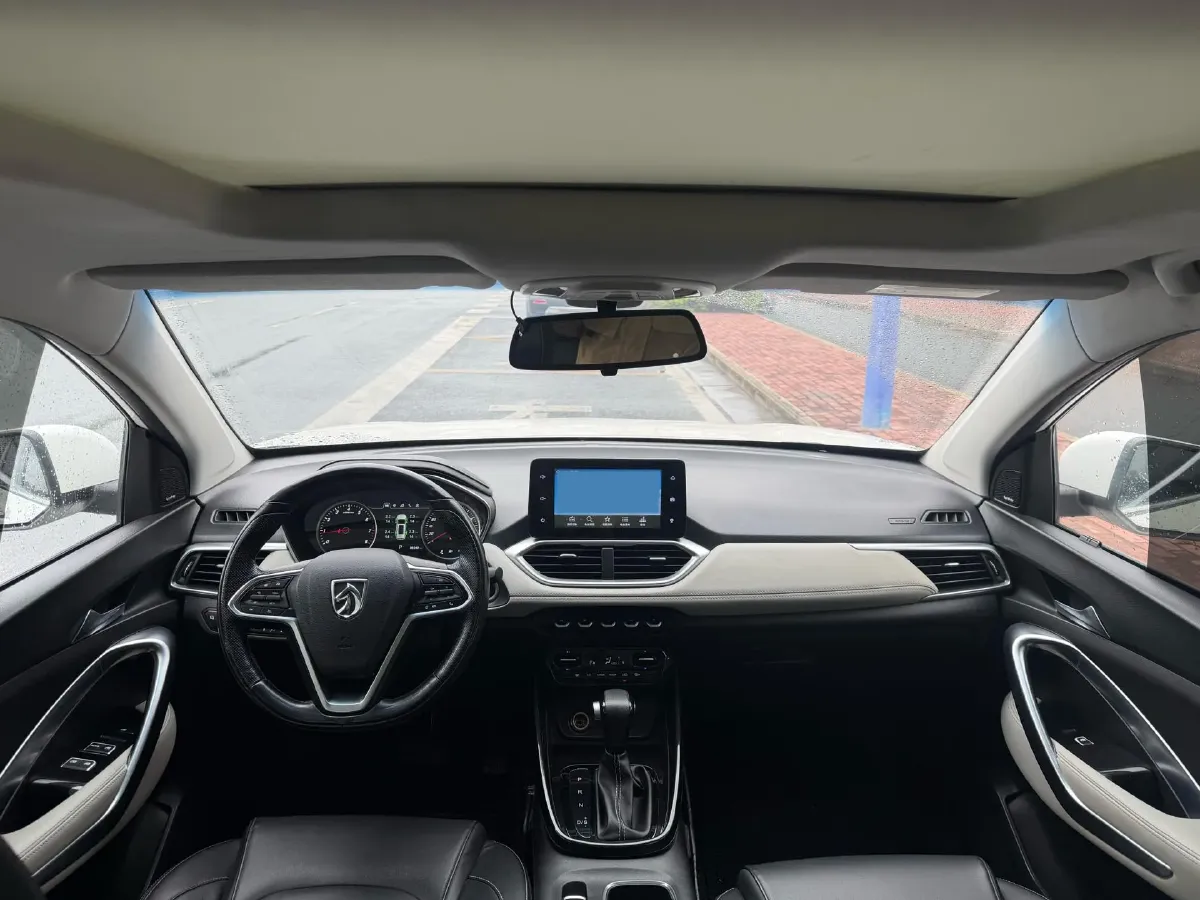 2018 BaoJun 530 1.5T 150HP L4 6DCT,autocango,china used car exporter,china ev exporter,chinese used car exporter,chinese used ev exporter