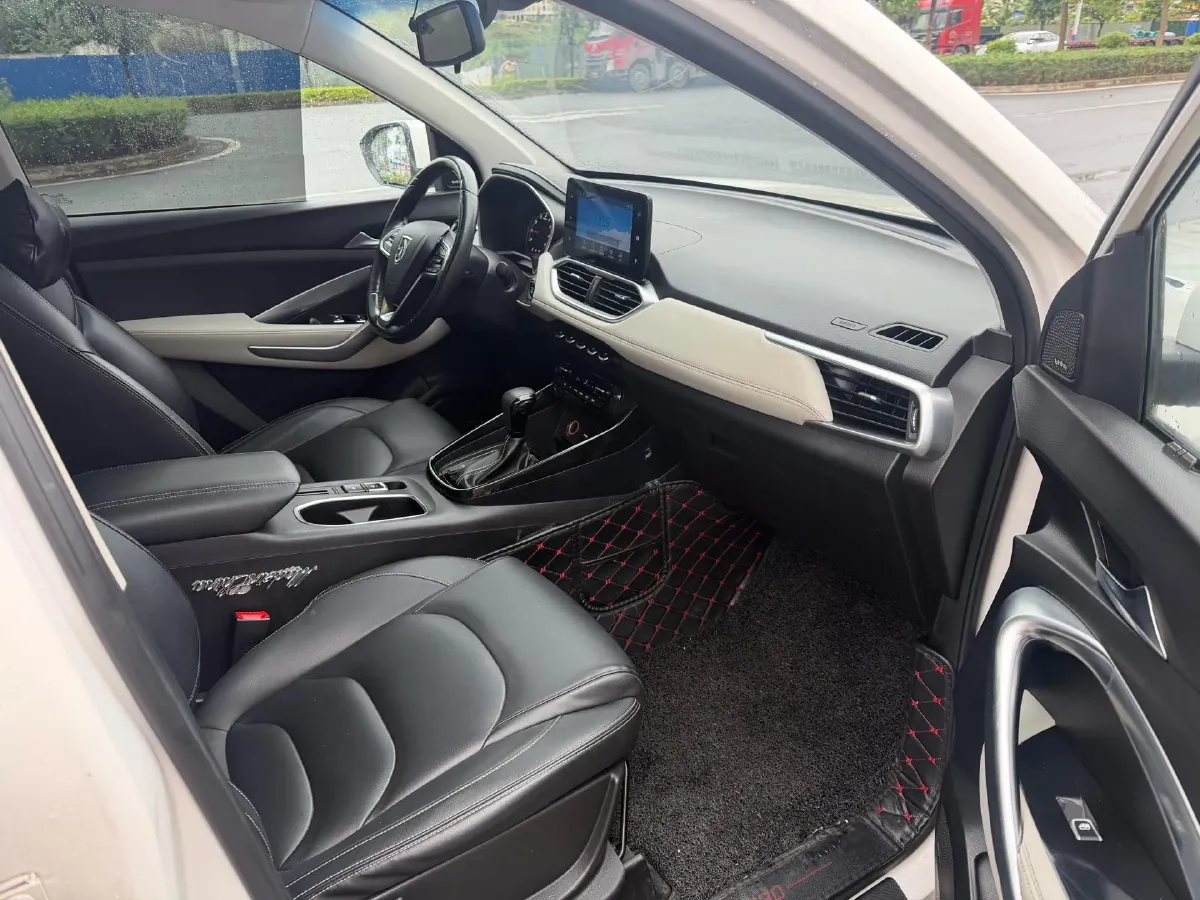 2018 BaoJun 530 1.5T 150HP L4 6DCT,autocango,china used car exporter,china ev exporter,chinese used car exporter,chinese used ev exporter