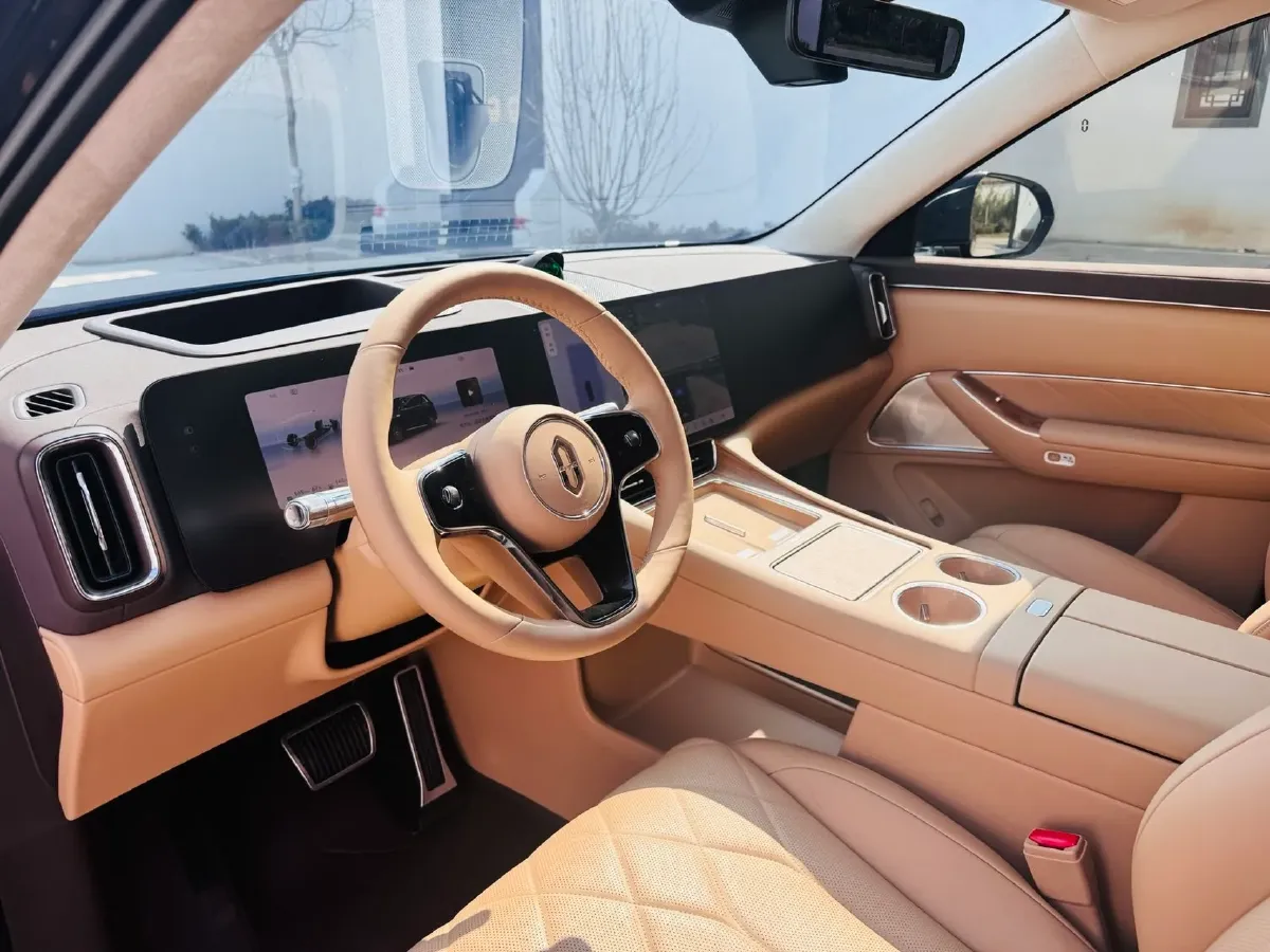 2025 AITO AITO M8 REEV 160HP REEV 53.4KWH,autocango,china used car exporter,china ev exporter,chinese used car exporter,chinese used ev exporter