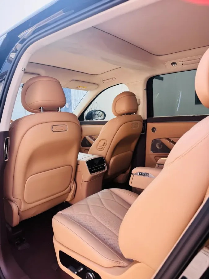 2025 AITO AITO M8 REEV 160HP REEV 53.4KWH,autocango,china used car exporter,china ev exporter,chinese used car exporter,chinese used ev exporter