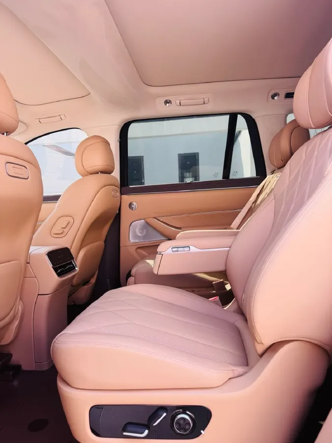 2025 AITO AITO M8 REEV 160HP REEV 53.4KWH,autocango,china used car exporter,china ev exporter,chinese used car exporter,chinese used ev exporter