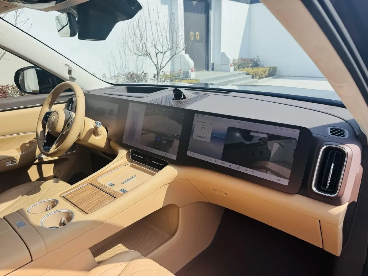 2025 AITO AITO M8 REEV 160HP REEV 53.4KWH,autocango,china used car exporter,china ev exporter,chinese used car exporter,chinese used ev exporter