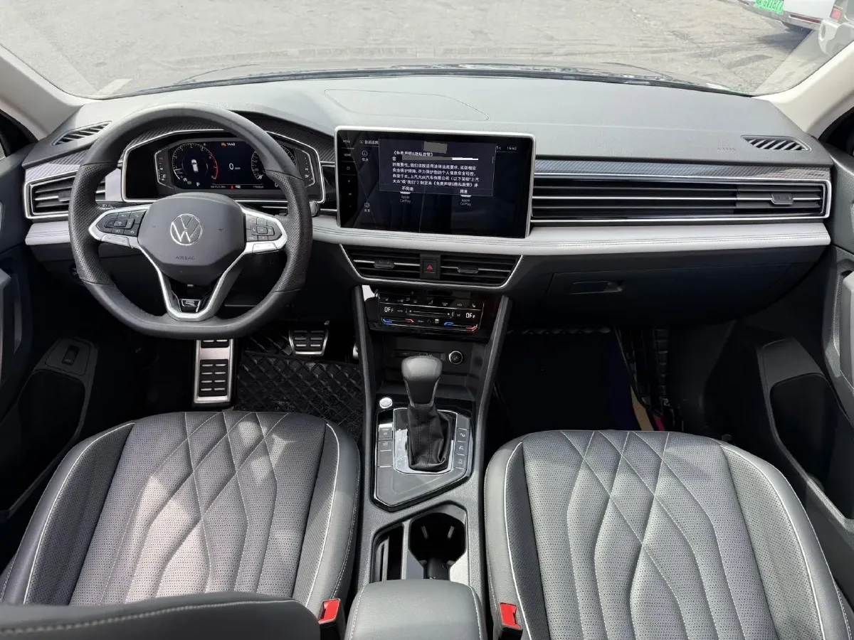 2024 Volkswagen Tiguan L 2.0T 186HP L4 7DCT,autocango,china used car exporter,china ev exporter,chinese used car exporter,chinese used ev exporter