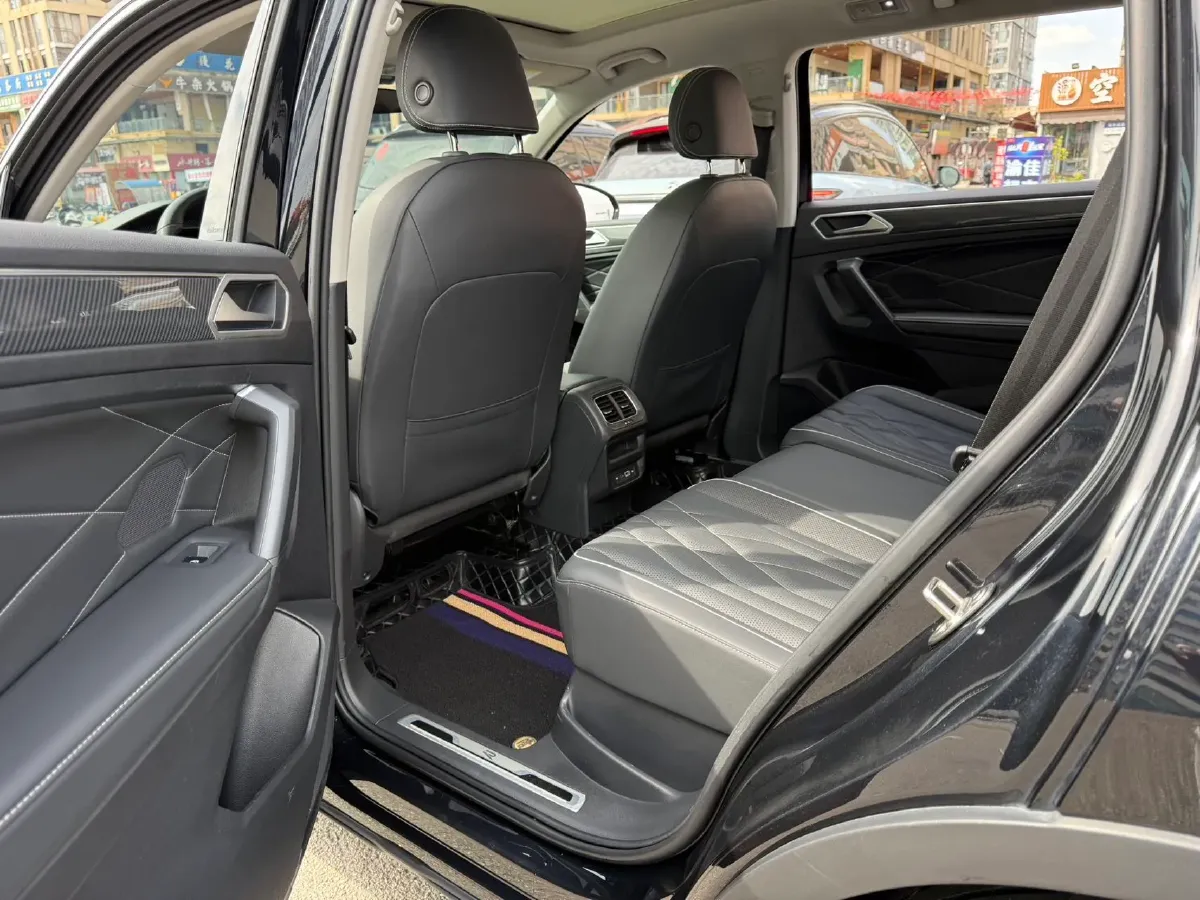 2024 Volkswagen Tiguan L 2.0T 186HP L4 7DCT,autocango,china used car exporter,china ev exporter,chinese used car exporter,chinese used ev exporter