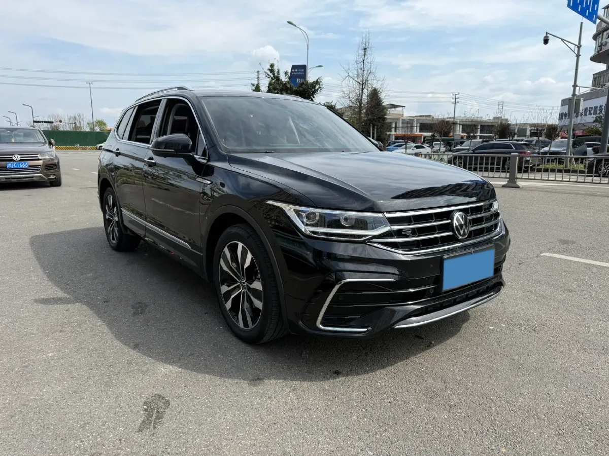 2024 Volkswagen Tiguan L 2.0T 186HP L4 7DCT,autocango,china used car exporter,china ev exporter,chinese used car exporter,chinese used ev exporter