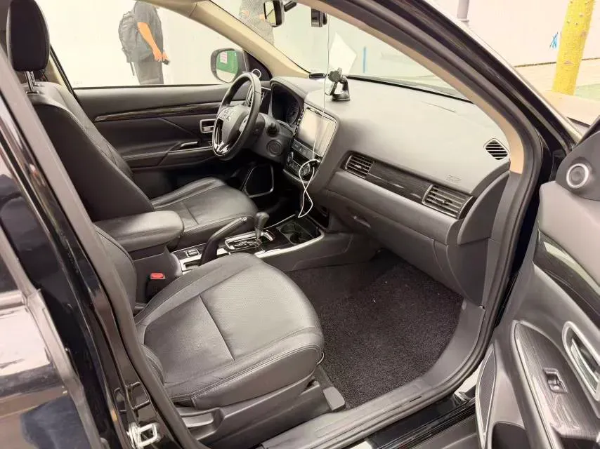 2018 Mitsubishi Outlander 2.0L 166HP L4 CVT,autocango,china used car exporter,china ev exporter,chinese used car exporter,chinese used ev exporter