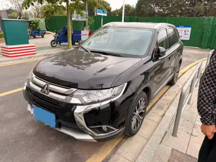 2018 Mitsubishi Outlander 2.0L 166HP L4 CVT,autocango,china used car exporter,china ev exporter,chinese used car exporter,chinese used ev exporter