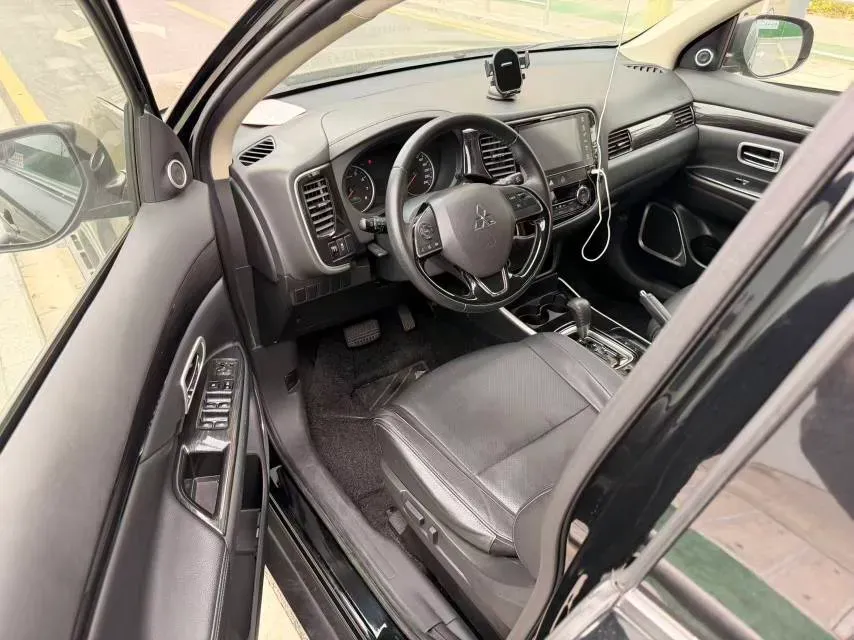 2018 Mitsubishi Outlander 2.0L 166HP L4 CVT,autocango,china used car exporter,china ev exporter,chinese used car exporter,chinese used ev exporter
