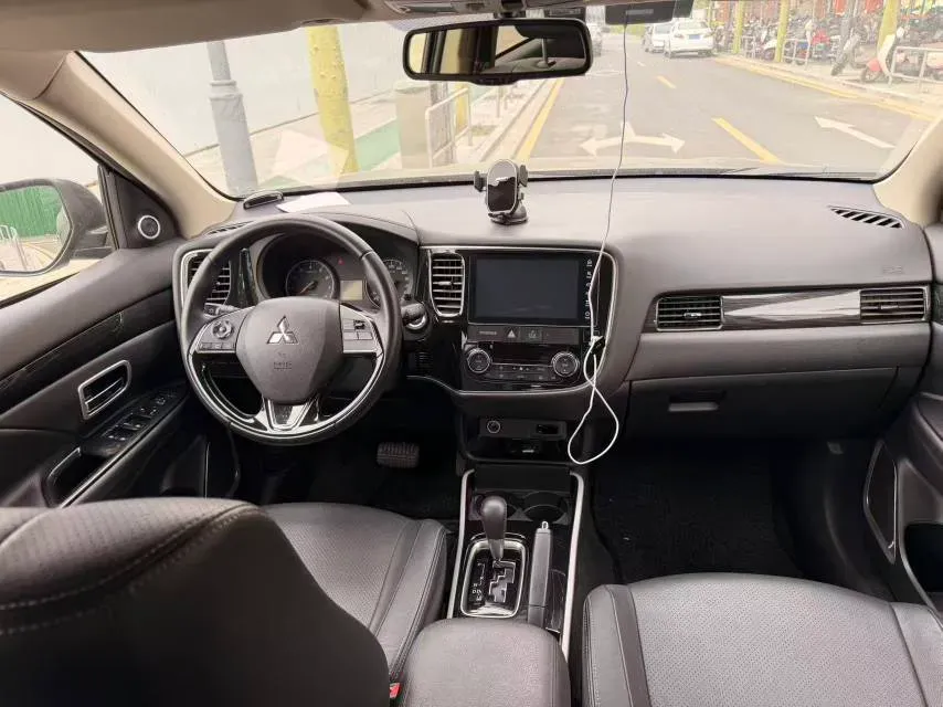 2018 Mitsubishi Outlander 2.0L 166HP L4 CVT,autocango,china used car exporter,china ev exporter,chinese used car exporter,chinese used ev exporter