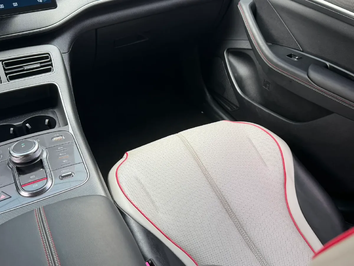 2022 Roewe RX5 MAX 1.5T 181HP L4 6AT,autocango,china used car exporter,china ev exporter,chinese used car exporter,chinese used ev exporter