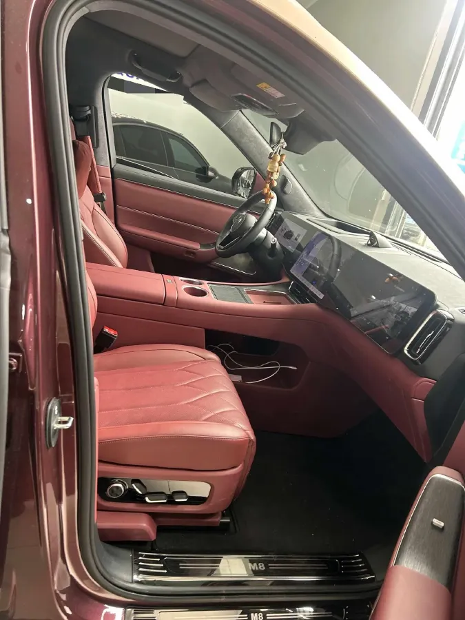 2025 AITO AITO M8 REEV 160HP REEV 53.4KWH,autocango,china used car exporter,china ev exporter,chinese used car exporter,chinese used ev exporter