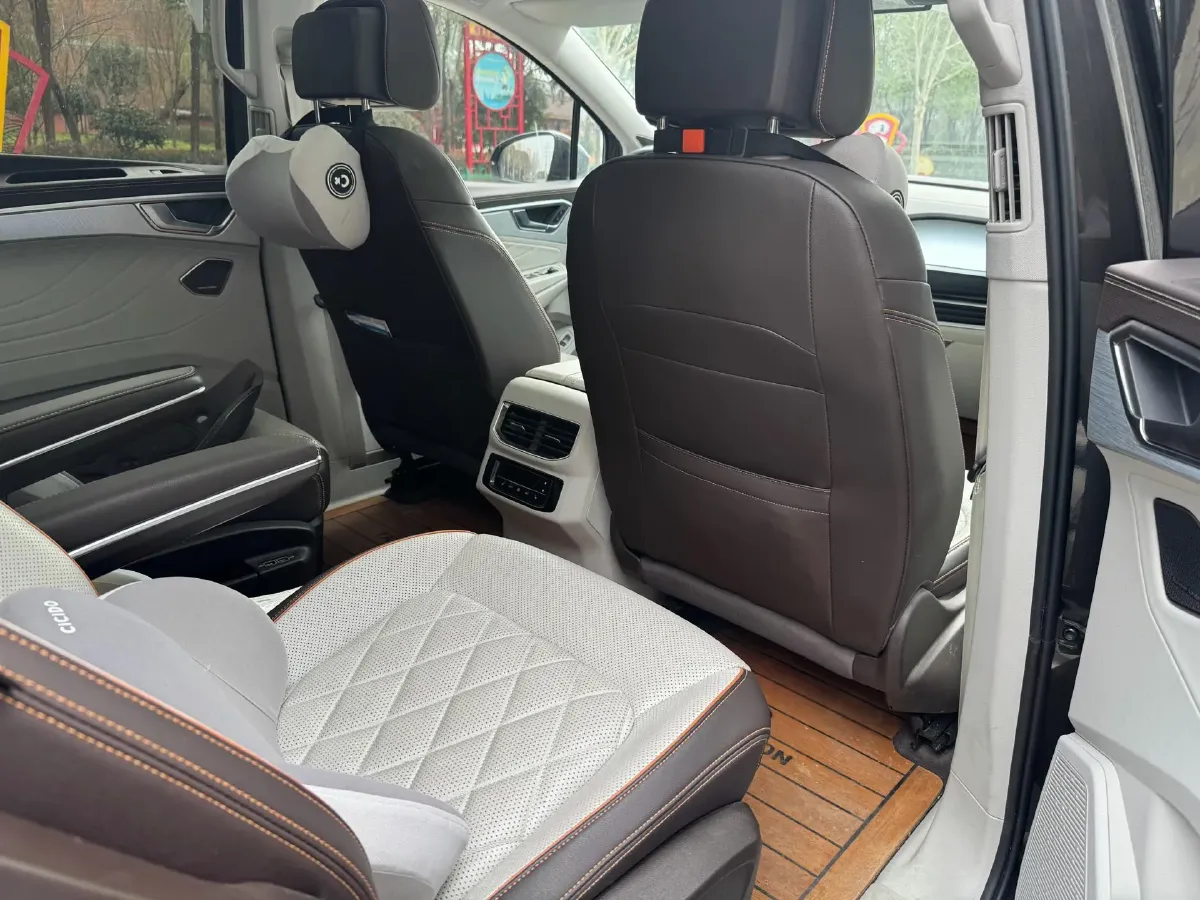 2021 Volkswagen Talagon 2.5T 299HP V6 7DCT,autocango,china used car exporter,china ev exporter,chinese used car exporter,chinese used ev exporter