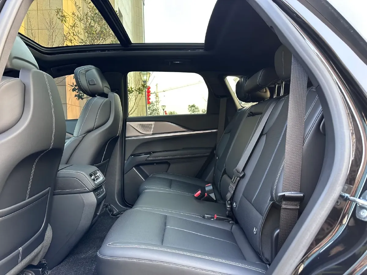 2025 Cadillac XT5 2.0T 237HP L4 9AT,autocango,china used car exporter,china ev exporter,chinese used car exporter,chinese used ev exporter