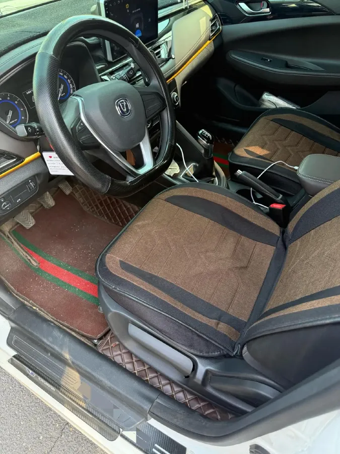 2021 ChangAn Eado DT 1.6L 125HP L4 5MT,autocango,china used car exporter,china ev exporter,chinese used car exporter,chinese used ev exporter