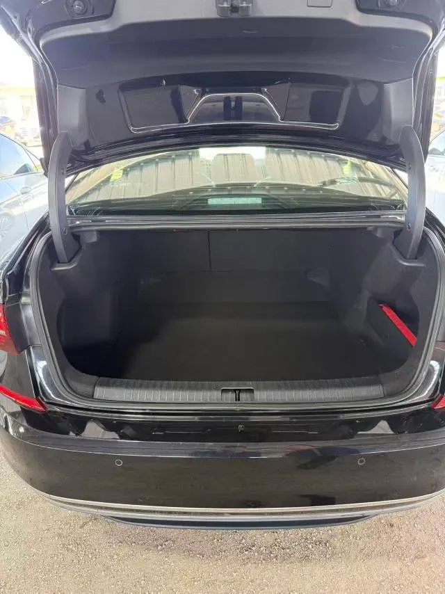 2019 Volvo V40 1.5T 152HP L4 6AT,autocango,china used car exporter,china ev exporter,chinese used car exporter,chinese used ev exporter