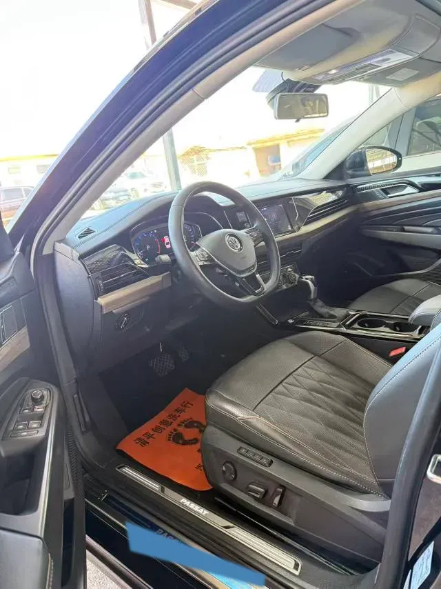 2019 Volvo V40 1.5T 152HP L4 6AT,autocango,china used car exporter,china ev exporter,chinese used car exporter,chinese used ev exporter