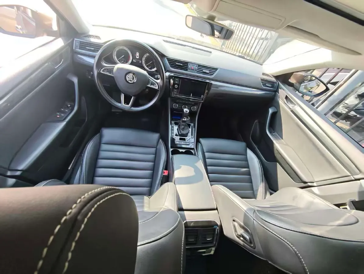 2016 Skoda Superb 1.8T 180HP L4 7DCT,autocango,china used car exporter,china ev exporter,chinese used car exporter,chinese used ev exporter