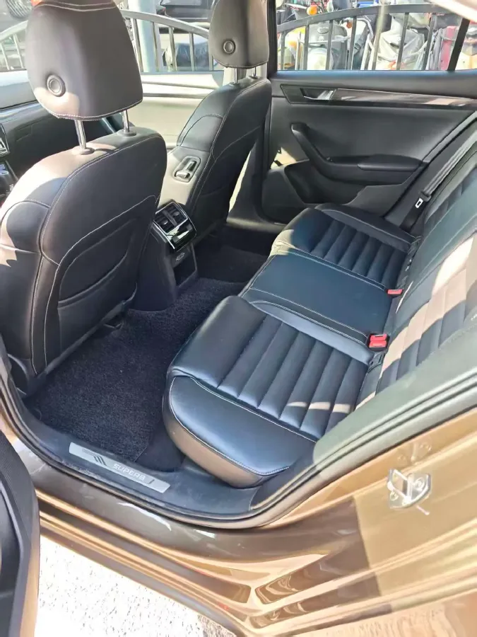 2016 Skoda Superb 1.8T 180HP L4 7DCT,autocango,china used car exporter,china ev exporter,chinese used car exporter,chinese used ev exporter