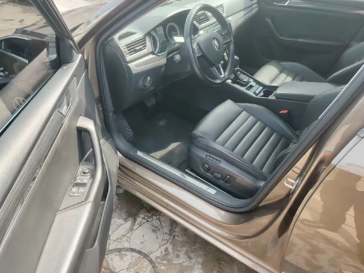 2016 Skoda Superb 1.8T 180HP L4 7DCT,autocango,china used car exporter,china ev exporter,chinese used car exporter,chinese used ev exporter