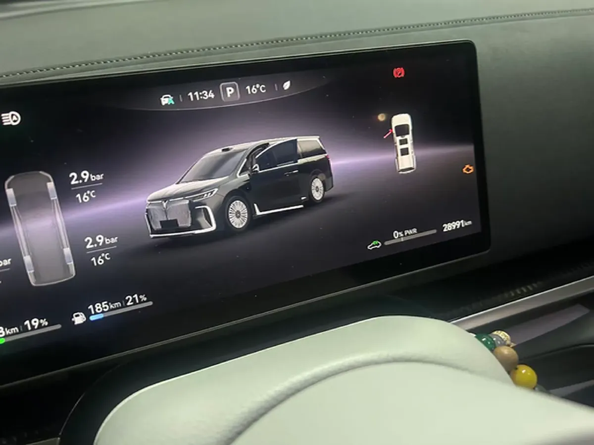 2025 Voyah Dream 1.5T 150HP L4 PHEV 41.7KWH,autocango,china used car exporter,china ev exporter,chinese used car exporter,chinese used ev exporter