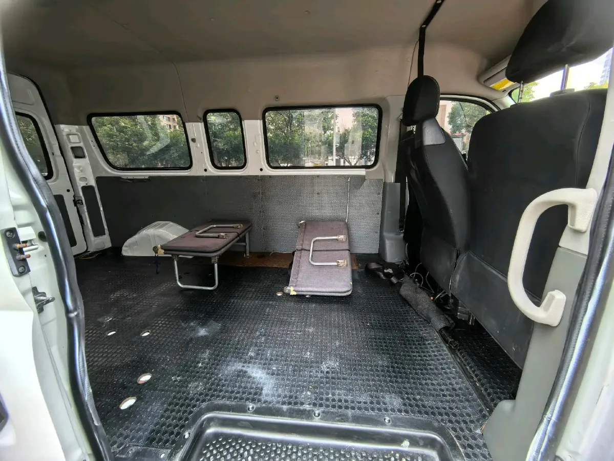 2023 MAXUS XinTu V80 2.0T 127HP L4 6MT,autocango,china used car exporter,china ev exporter,chinese used car exporter,chinese used ev exporter