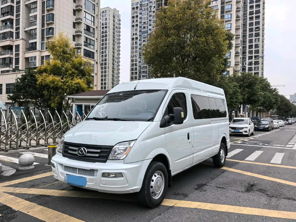 2023 MAXUS XinTu V80 2.0T 127HP L4 6MT,autocango,china used car exporter,china ev exporter,chinese used car exporter,chinese used ev exporter