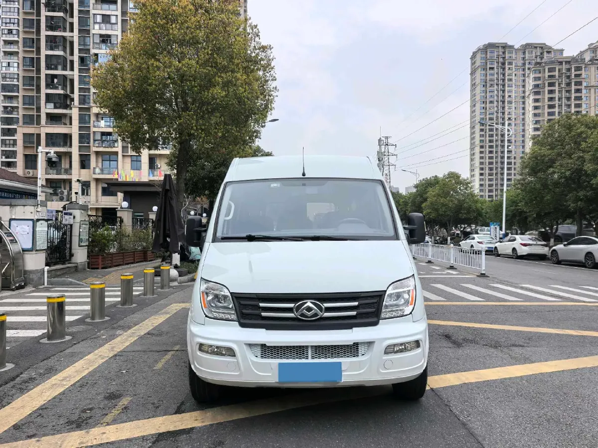 2023 MAXUS XinTu V80 2.0T 127HP L4 6MT,autocango,china used car exporter,china ev exporter,chinese used car exporter,chinese used ev exporter