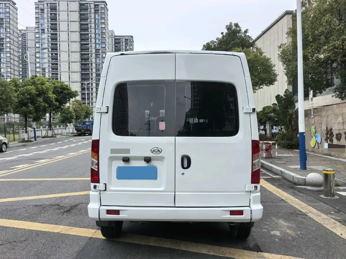 2023 MAXUS XinTu V80 2.0T 127HP L4 6MT,autocango,china used car exporter,china ev exporter,chinese used car exporter,chinese used ev exporter