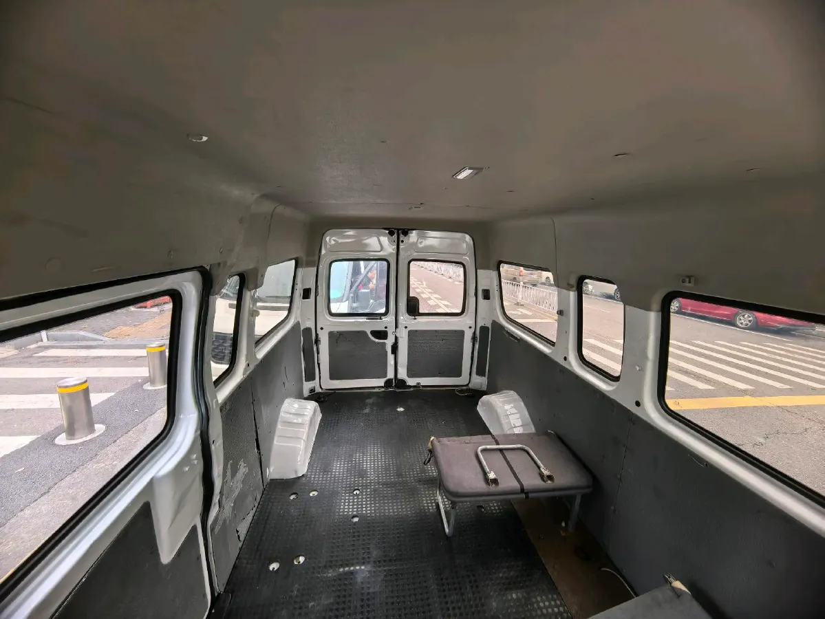 2023 MAXUS XinTu V80 2.0T 127HP L4 6MT,autocango,china used car exporter,china ev exporter,chinese used car exporter,chinese used ev exporter