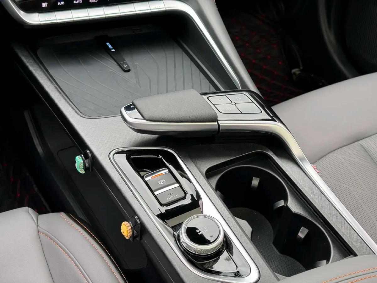 2022 ChangAn UNI-T 1.5T 188HP L4 7DCT,autocango,china used car exporter,china ev exporter,chinese used car exporter,chinese used ev exporter